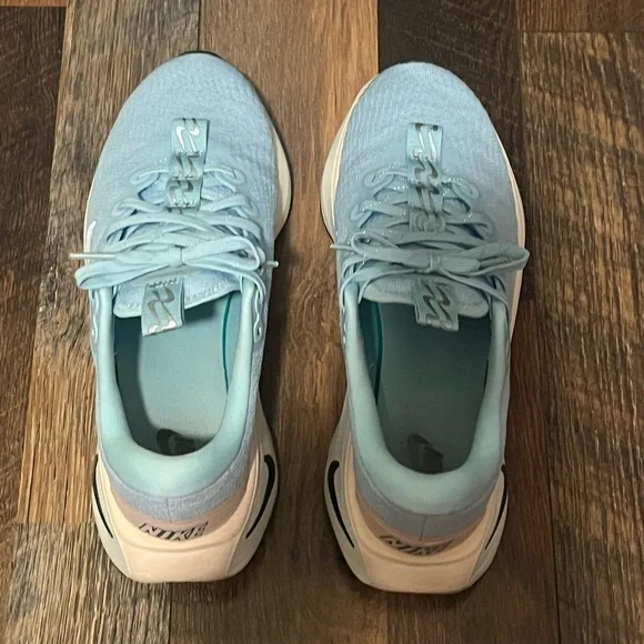 EUC Women’s Nike Motiva Walking Shoe Blue/White/Pink - Picture 9 of 11